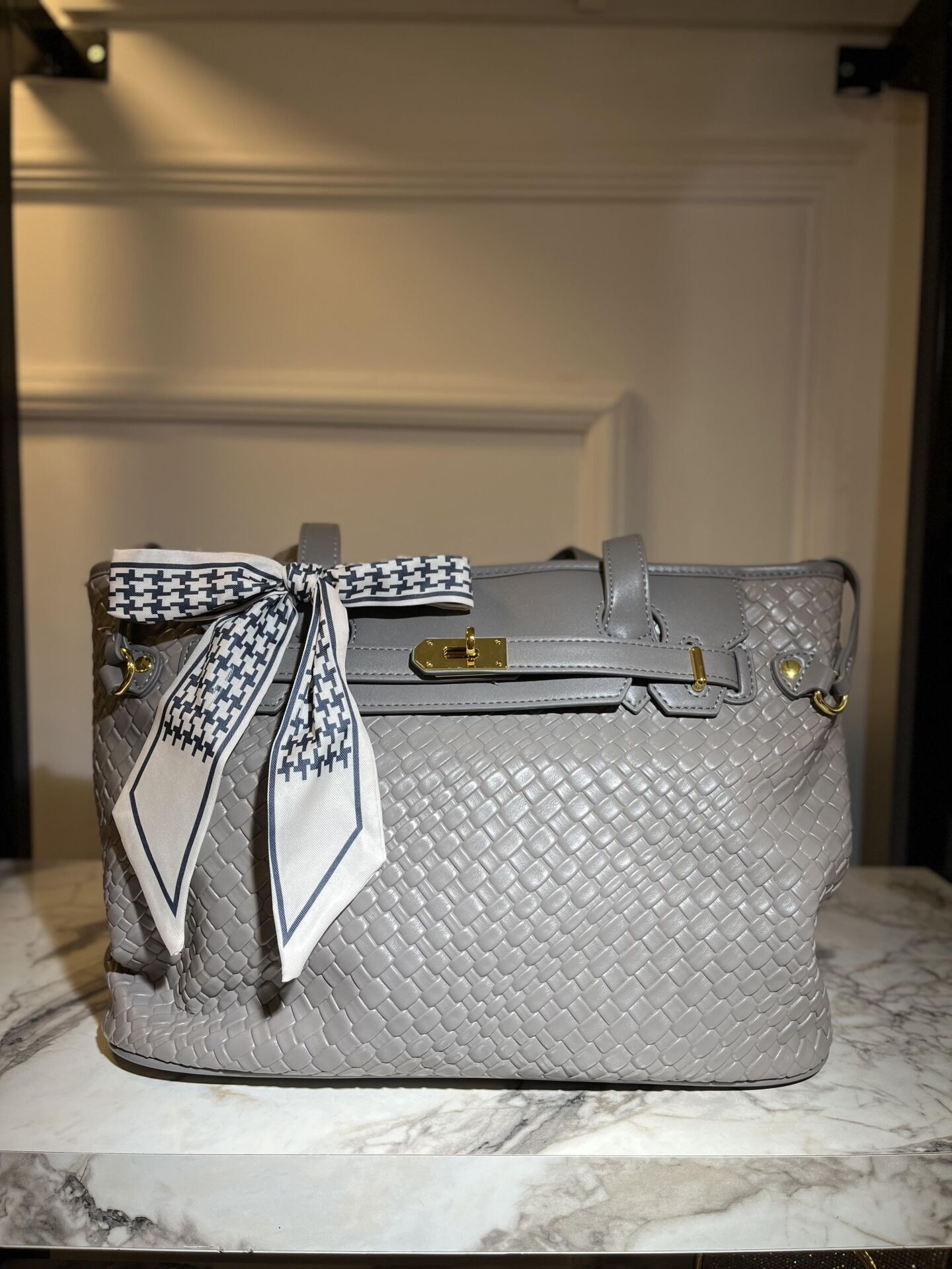 GRİ KURDELE DETAYLI ÇANTA