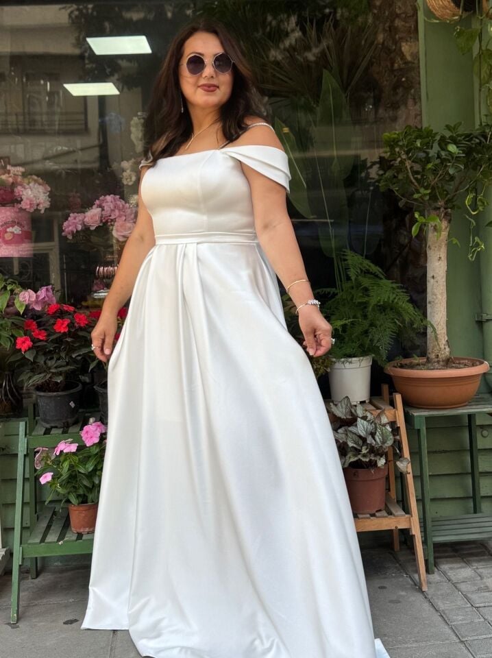 BEYAZ iP ASKISI TAŞ DETAYLI KORSE MODEL KİLOŞ ABİYE