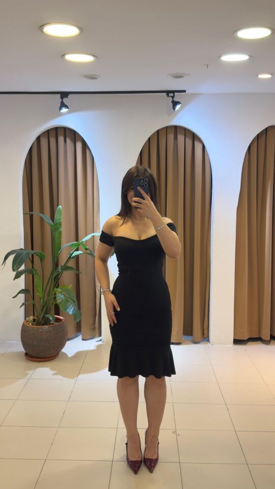 SİYAH DÜŞÜK OMUZ ELBİSE