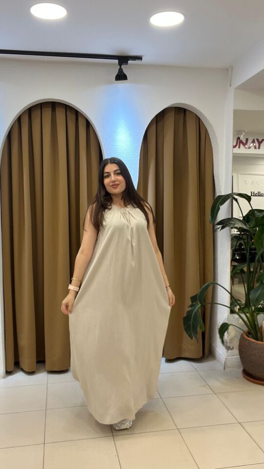 BEJ HALTER YAKA UZUN KETEN ELBİSE