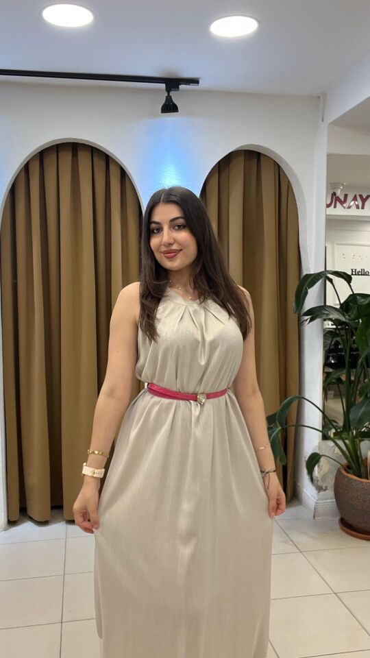 BEJ HALTER YAKA UZUN KETEN ELBİSE