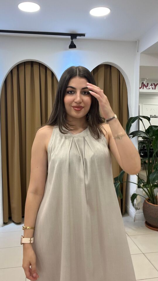 BEJ HALTER YAKA UZUN KETEN ELBİSE