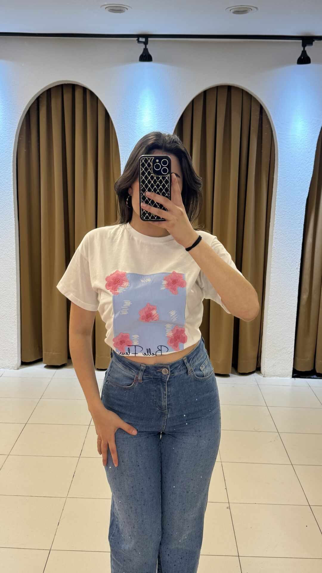 EKRU ÇİÇEK DESENLİ T-SHİRT