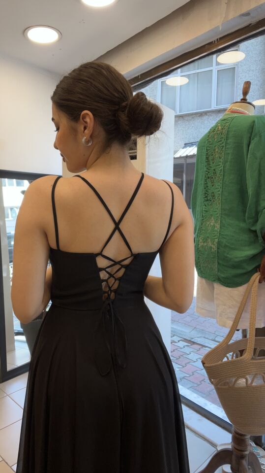 SİYAH İP ASKILI UZUN TÜL ABİYE ELBİSE