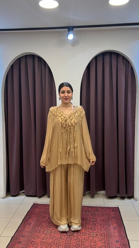 BEJ FIRFIR DETAYLI SALAŞ İPEK TAKIM 52