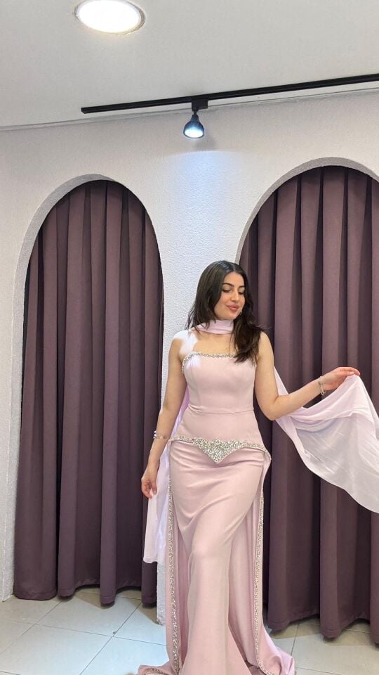 Pembe Straplez korse detaylı pelerinli balık model abiye elbise 44