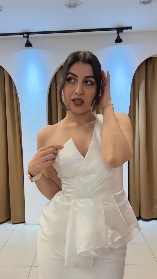 BEYAZ MİDİ BOY ELBİSE