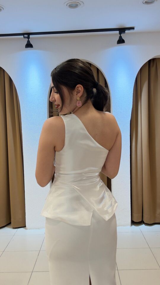 BEYAZ MİDİ BOY ELBİSE