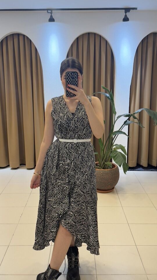 RENKLİ PUANTİYELİ YIRTMAÇLI ELBİSE