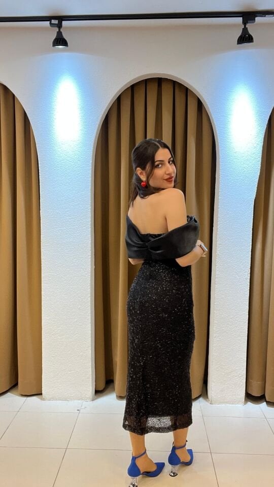 SİYAH MADONNA YAKA MİDİ ABİYE