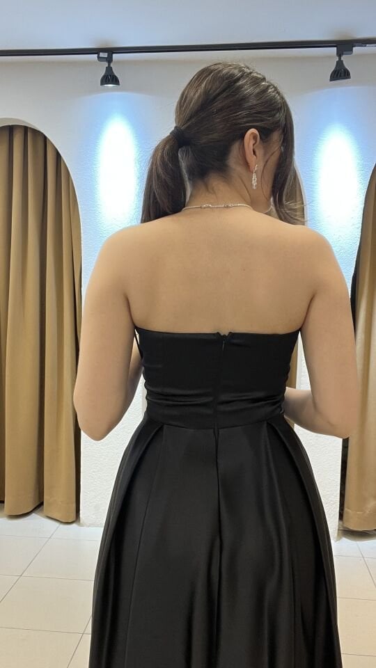 SİYAH SATEN STRAPLEZ UZUN ABİYE