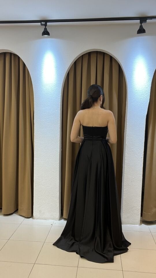 SİYAH SATEN STRAPLEZ UZUN ABİYE