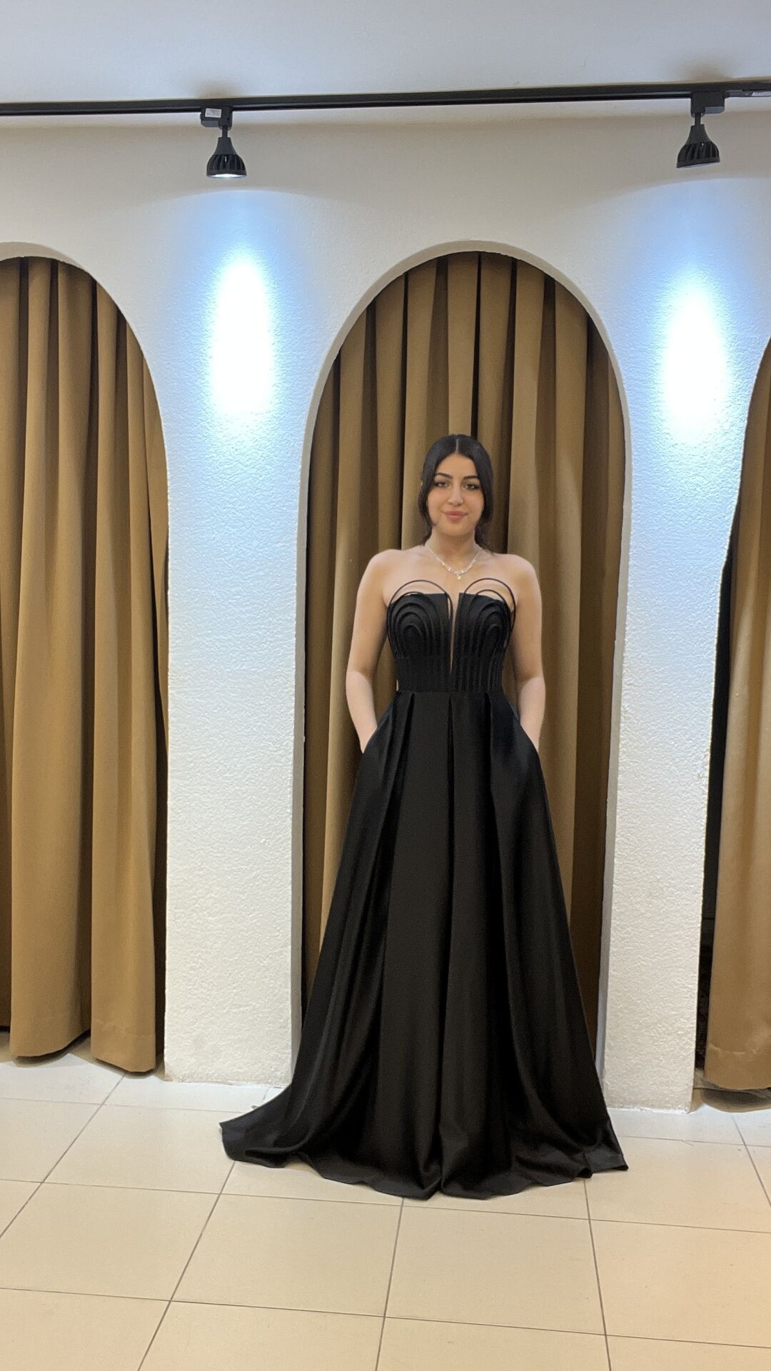 SİYAH SATEN STRAPLEZ UZUN ABİYE