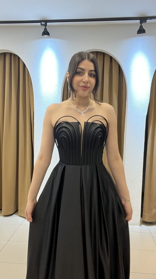 SİYAH SATEN STRAPLEZ UZUN ABİYE