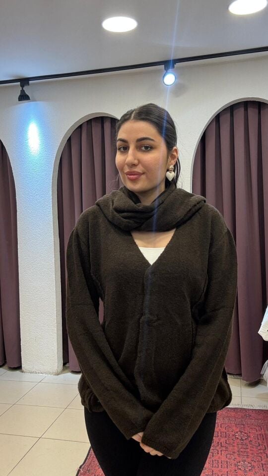 KAHVERENGİ KENDİNDEN ŞALI OLAN ÇITÇITLI HIRKA KAZAK 44