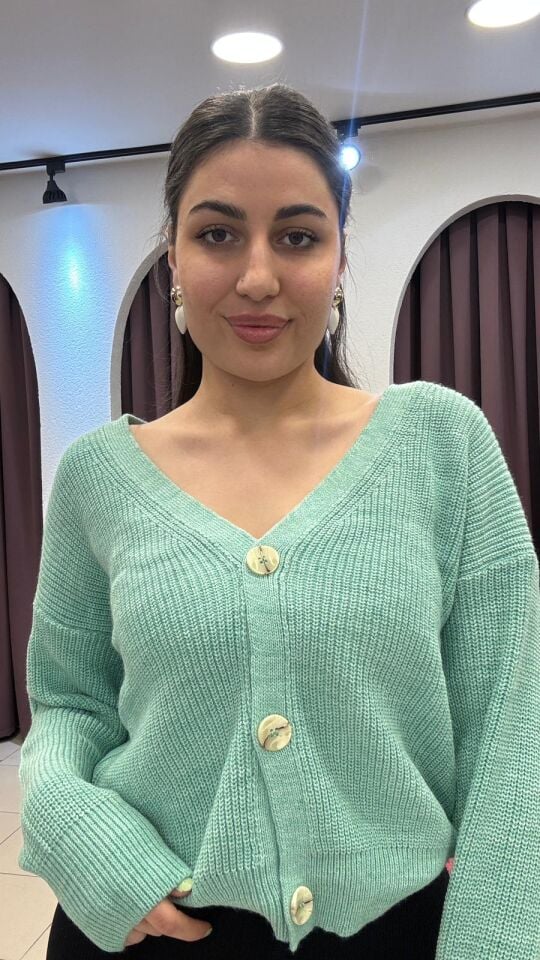 TURKUAZ DÜĞMELİ ÖRGÜ KISA HIRKA 48