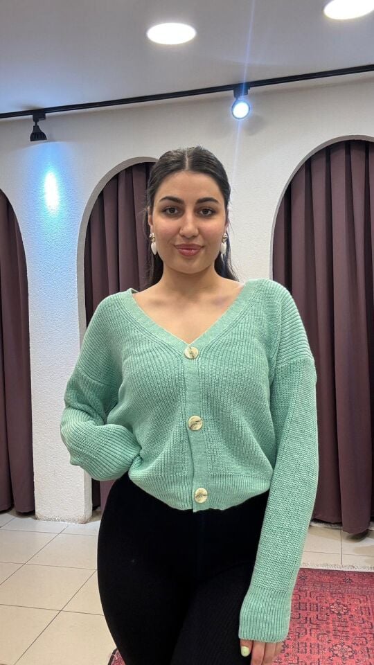 TURKUAZ DÜĞMELİ ÖRGÜ KISA HIRKA