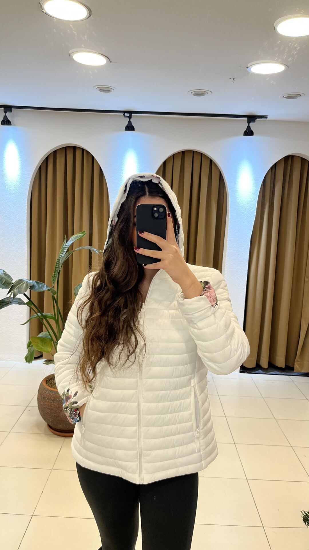 BEYAZ KAPİŞONLU ÇİFT TARAFLI ŞİŞME MONT