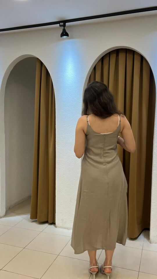 BEJ GÖMLEKLİ ELBİSE