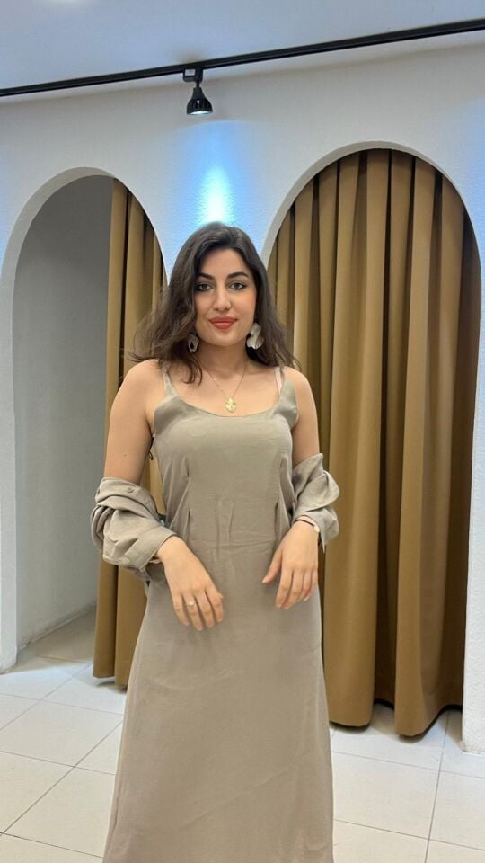 BEJ GÖMLEKLİ ELBİSE