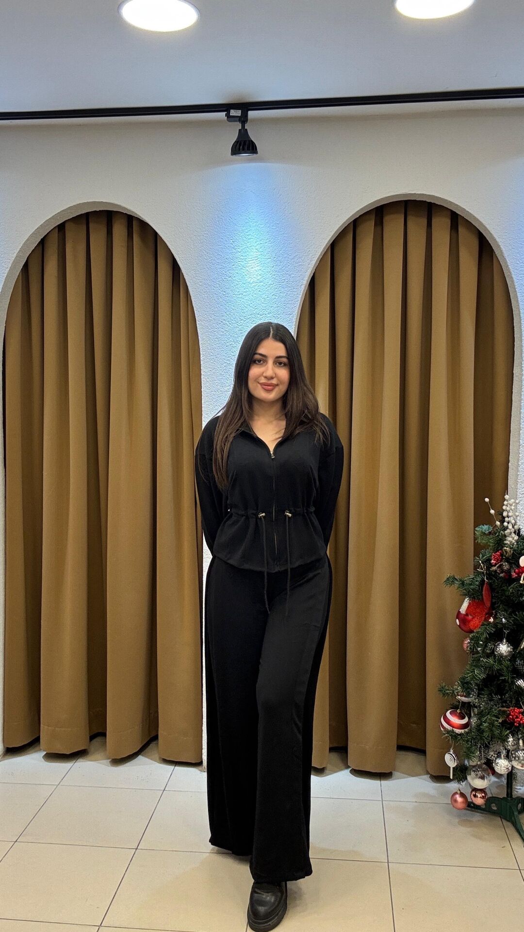 SİYAH UZUN KOLLU BELLİ EŞOFMAN TAKIMI