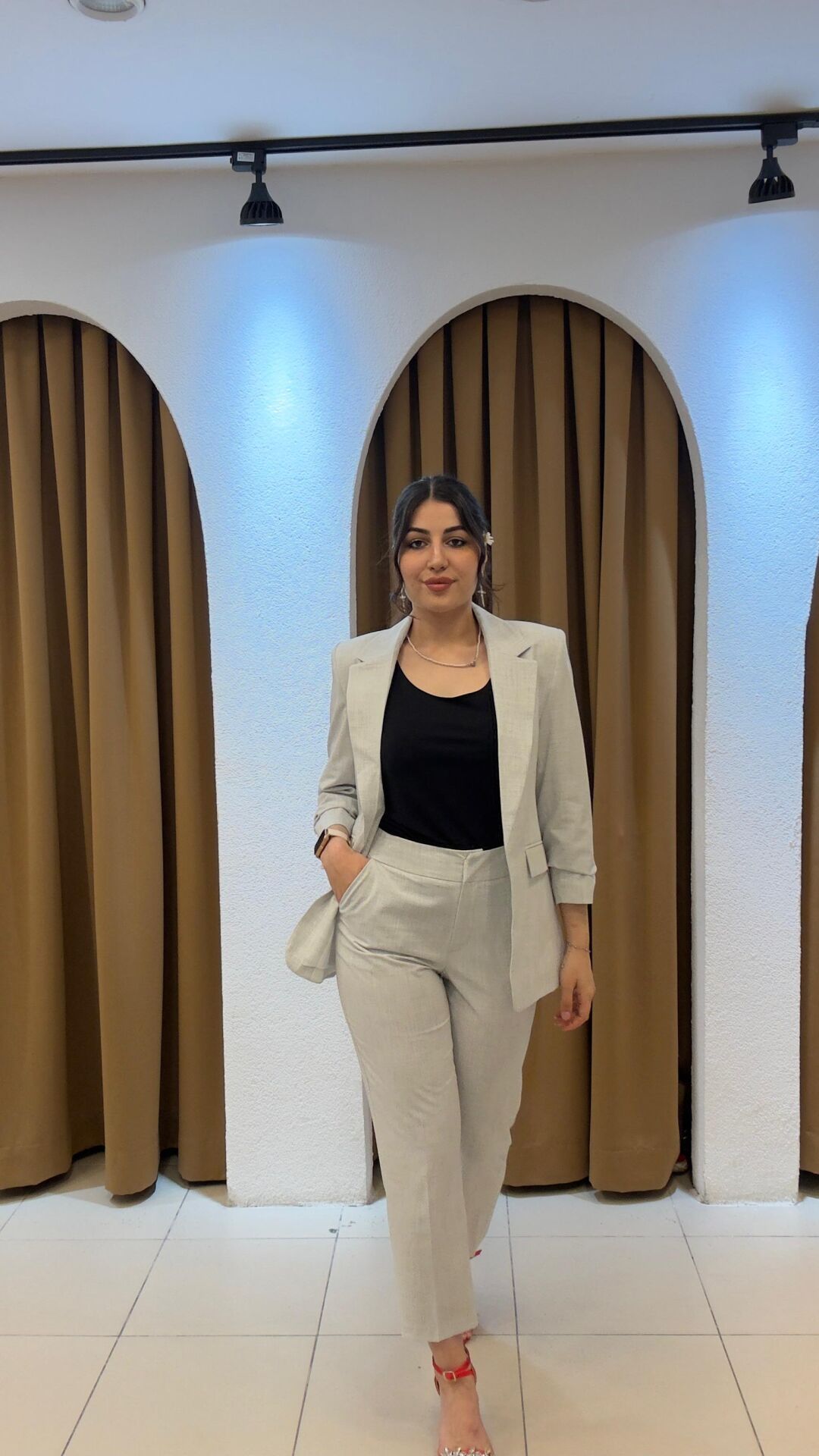 GRİ  CEKETLİ TAKIM