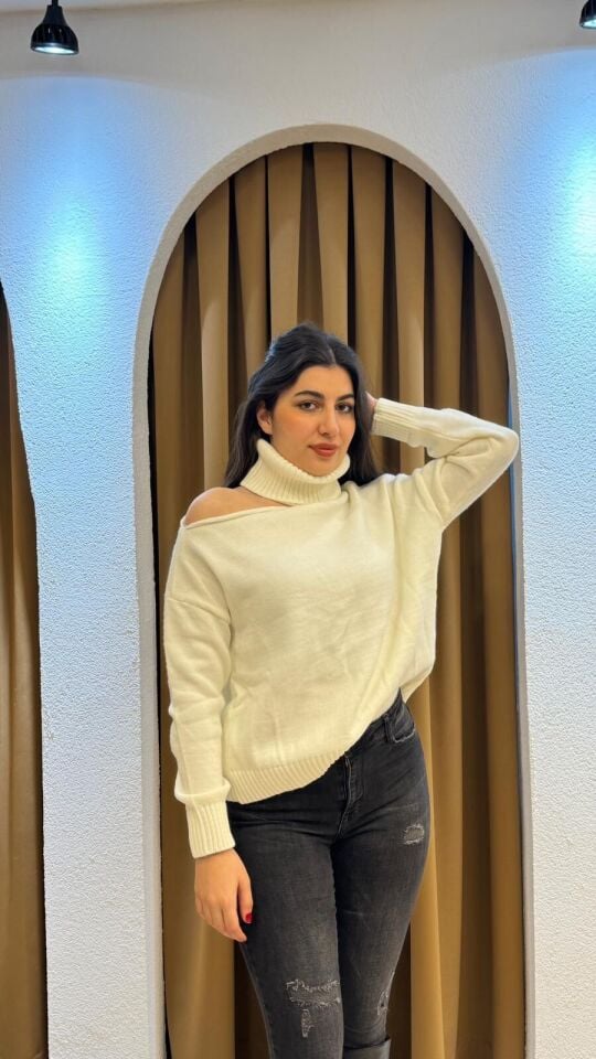 KREM BOĞAZLI TRİKO KAZAK