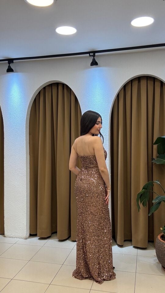 GOLD STRAPLEZ ÖNDEN KUYRUKLU PAYETLİ ABİYE