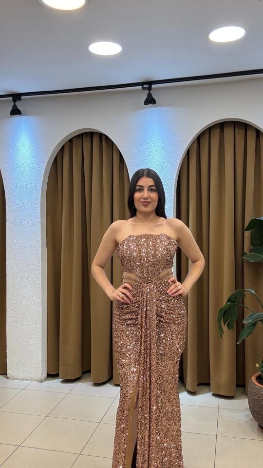 GOLD STRAPLEZ ÖNDEN KUYRUKLU PAYETLİ ABİYE