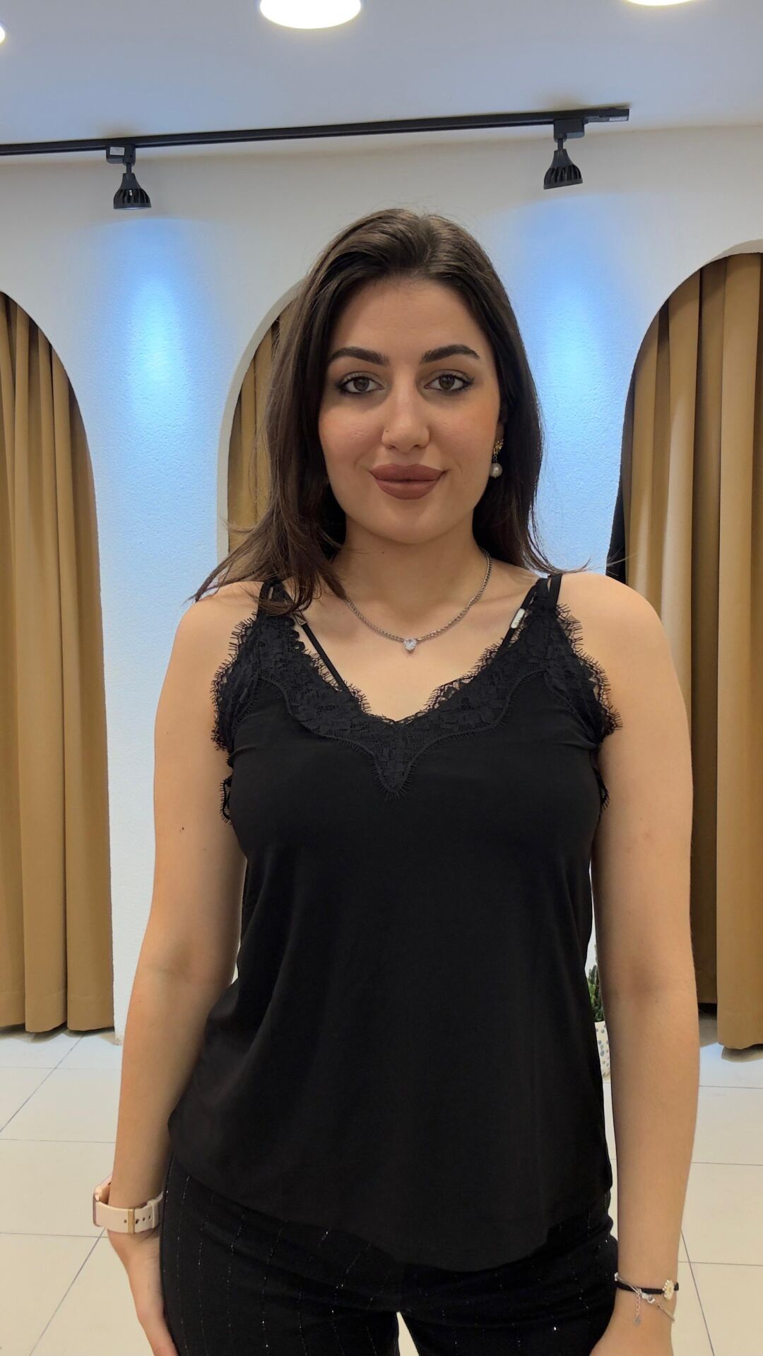 SİYAH İP ASKILI DANTELLİ ATLET