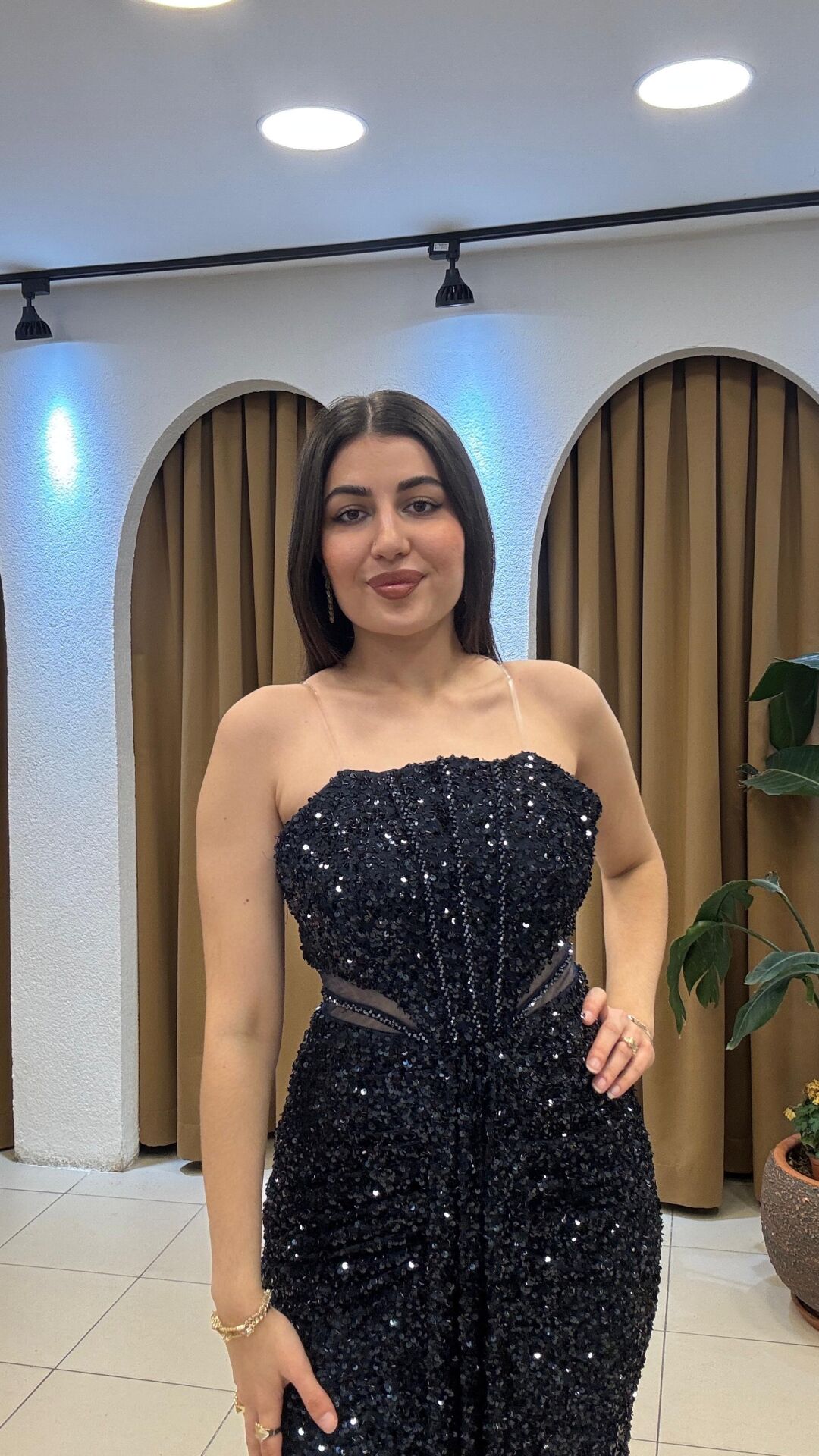 LACİVERT STRAPLEZ ÖNDEN KUYRUKLU UZUN PAYETLİ ABİYE