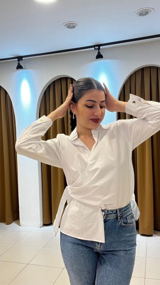 BEYAZ ÇAPRAZ DÜĞMELİ   GÖMLEK