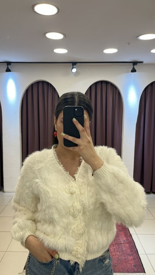 KREM GÜL DÜĞMELİ İTHAL HIRKA KAZAK Standart