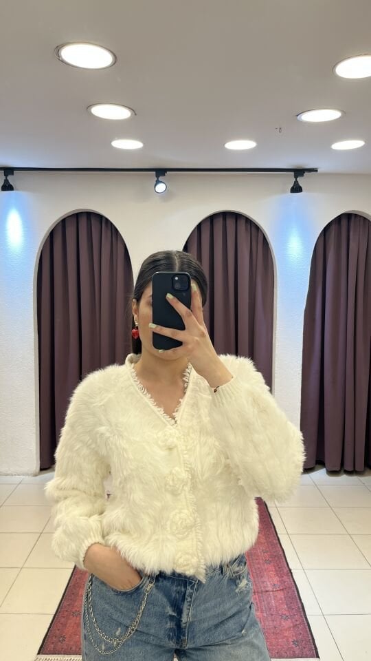 KREM GÜL DÜĞMELİ İTHAL HIRKA KAZAK Standart