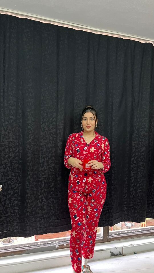 KIRMIZI YILBAŞI TEMALI YUMUŞAK DOKU SÜET ÖRME PİJAMA TAKIMI XL