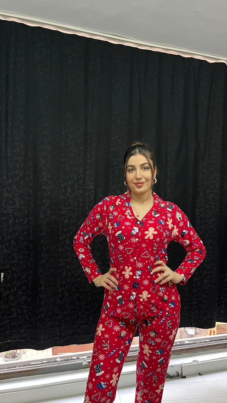 KIRMIZI YILBAŞI TEMALI YUMUŞAK DOKU SÜET ÖRME PİJAMA TAKIMI