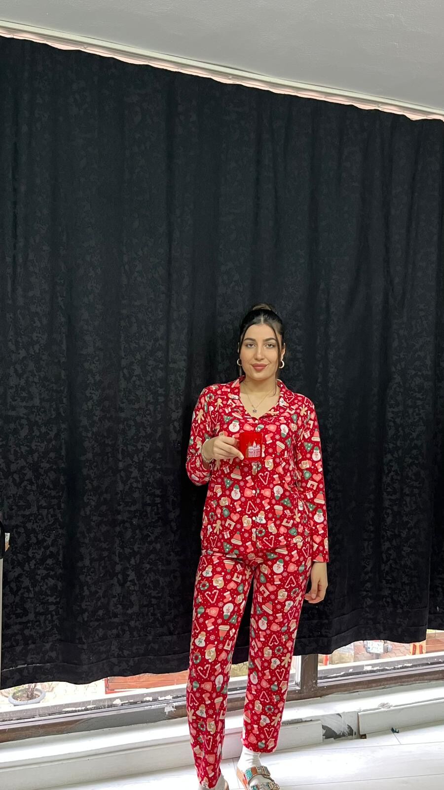 KIRMIZI YILBAŞI TEMALI YUMUŞAK DOKU SÜET ÖRME PİJAMA TAKIMI