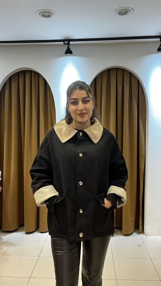 SİYAH  BEJ YAKA VE MANŞET DETAYLI KABAN