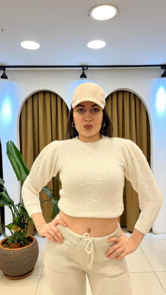 KIRIK BEYAZ BALON KOL KISA KAZAK