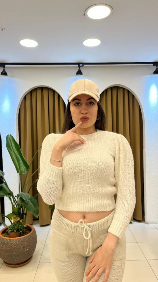 KIRIK BEYAZ BALON KOL KISA KAZAK