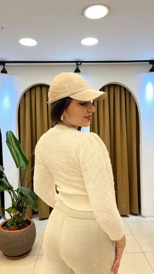 KIRIK BEYAZ BALON KOL KISA KAZAK