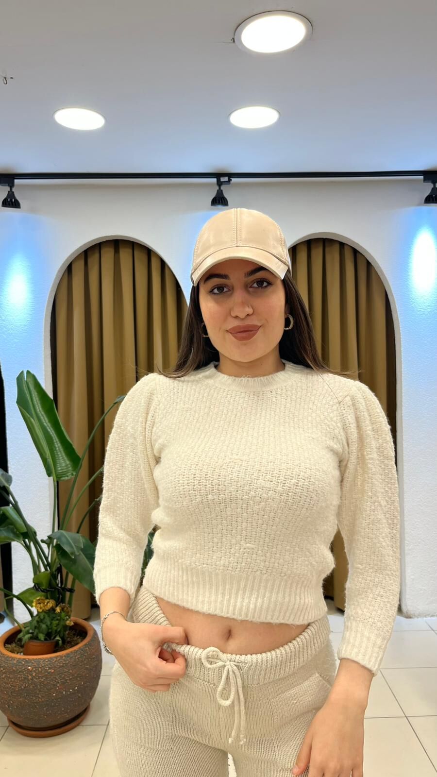 KIRIK BEYAZ BALON KOL KISA KAZAK