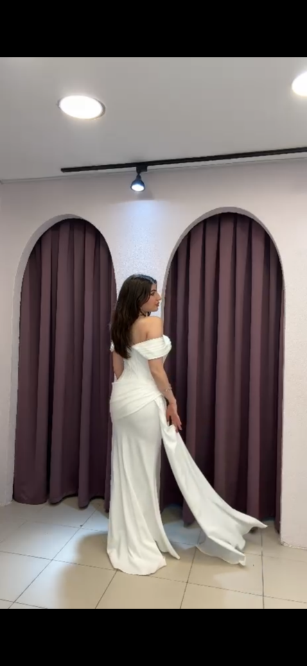 Beyaz Kayık Yaka Taş İşlemeli Drapeli Balık Model Abiye Elbise 44