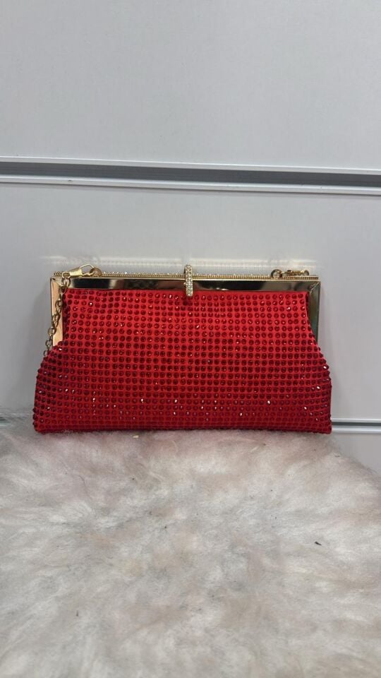 KIRMIZI KENDİNDEN ZiNCiRİ GOLD DETAYLI ABİYE ÇANTA Kırmızı