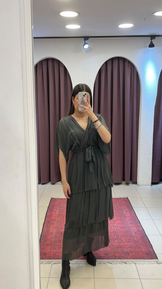 ANTRASİT KRUVAZE YAKA KISA KOLLU BELDEN BAĞLAMALI KAT İPEK ELBİSE Standart