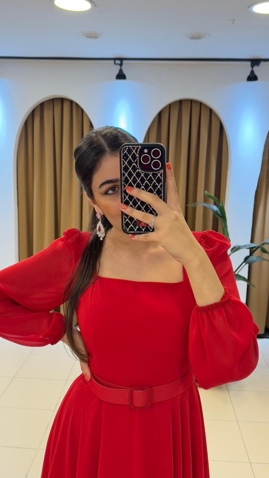 KIRMIZI KOLLARI  TÜL DETAYLI ELBİSE