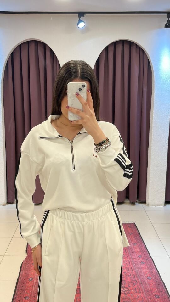 BEYAZ ÖNDEN FERMUARLI BELİ LASTİKLİ YANLARI SiYAH ÇİZGİLİ EŞOFMAN TAKIMI 46