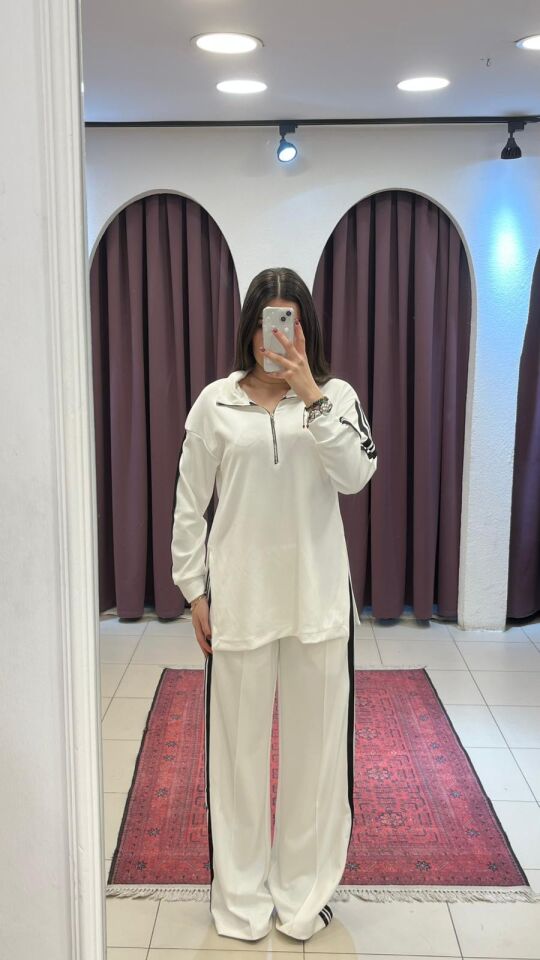 BEYAZ ÖNDEN FERMUARLI BELİ LASTİKLİ YANLARI SiYAH ÇİZGİLİ EŞOFMAN TAKIMI 46