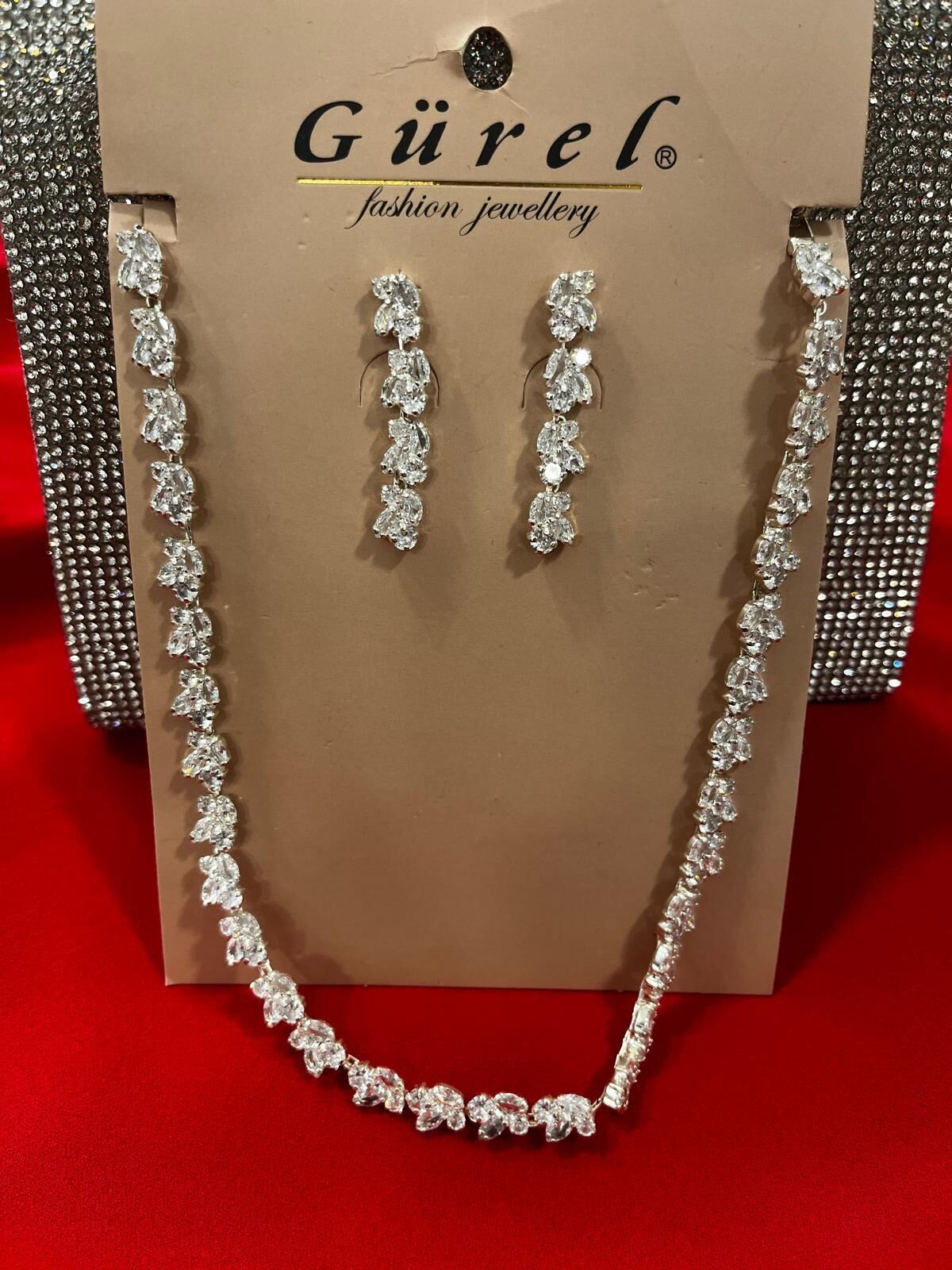 GÜMÜŞ IŞILTILI TAKIM SETİ