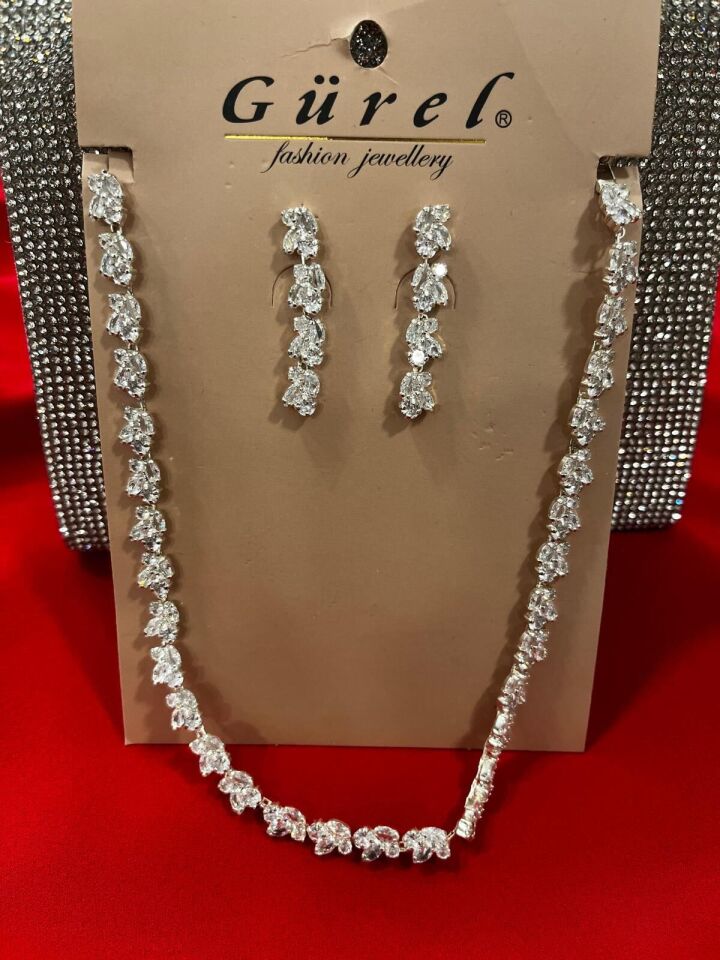 GÜMÜŞ IŞILTILI TAKI SETİ